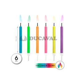 Vela multicolor con llamas